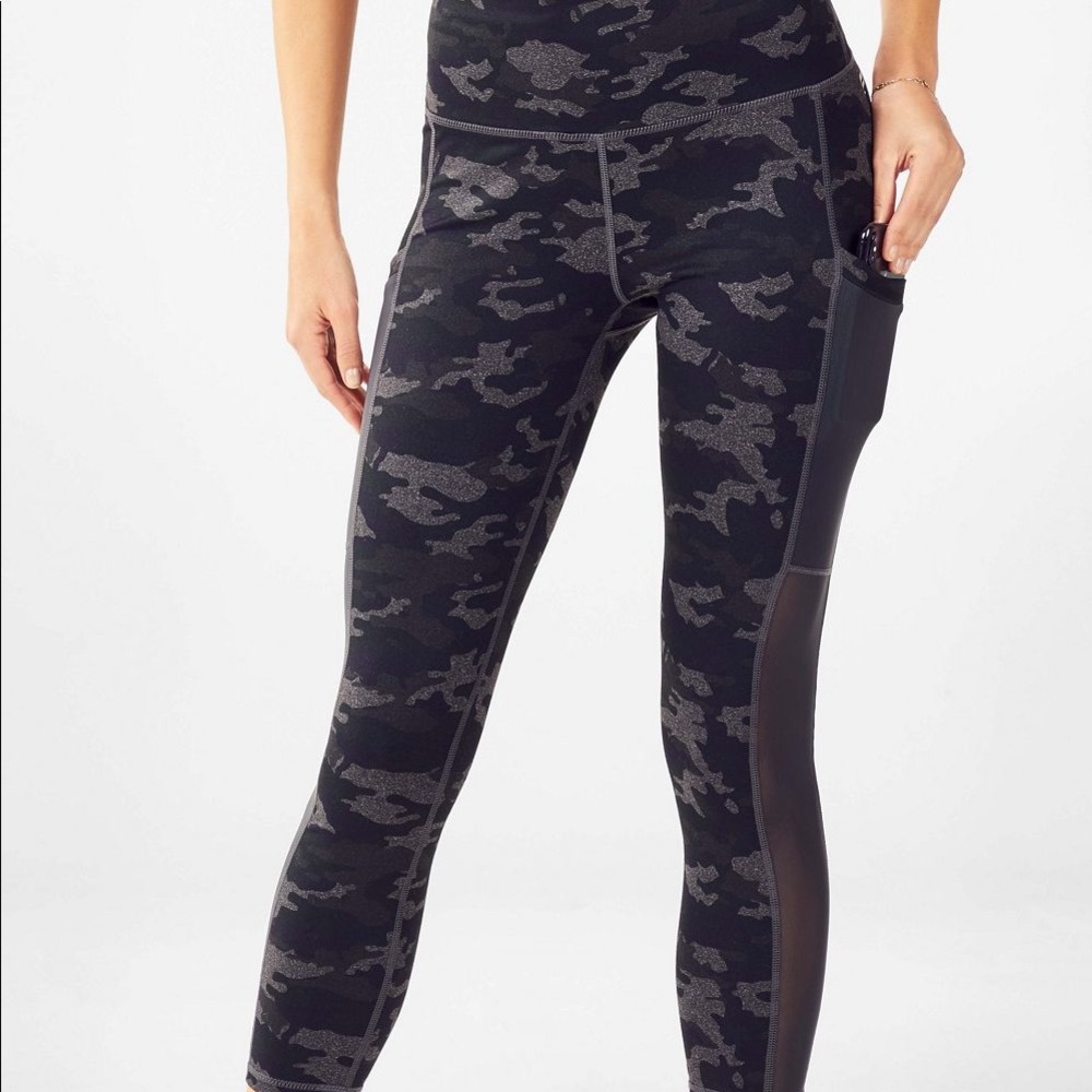 Camo Mila High-Waisted Pocket Capri